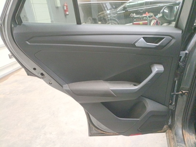 Recambio de guarnecido puerta trasera izquierda para volkswagen t-roc (a11, d11) 1.0 tsi referencia OEM IAM   