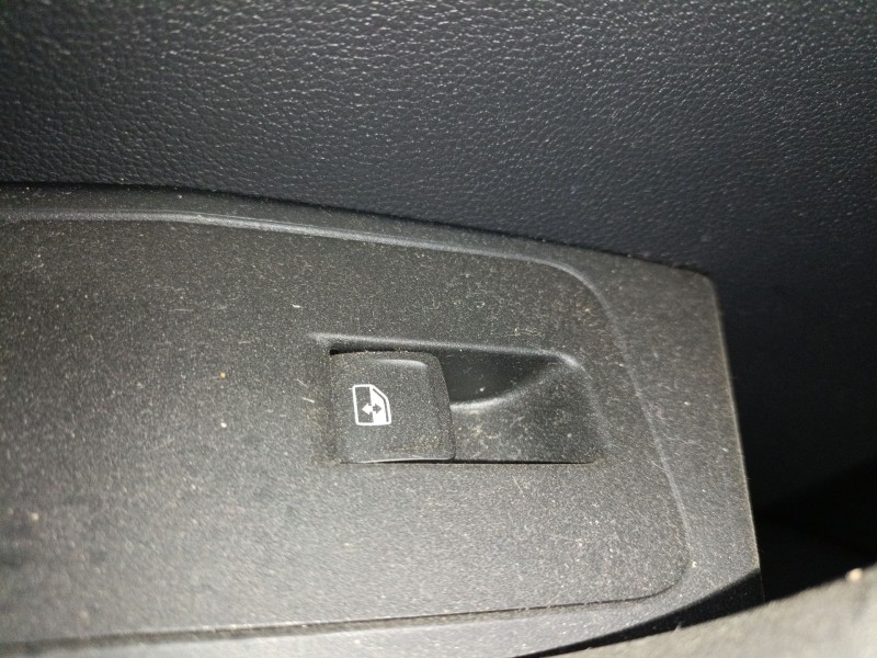 Recambio de mando elevalunas trasero izquierdo para volkswagen t-roc (a11, d11) 1.0 tsi referencia OEM IAM   