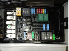 CAJA RELES / FUSIBLES 