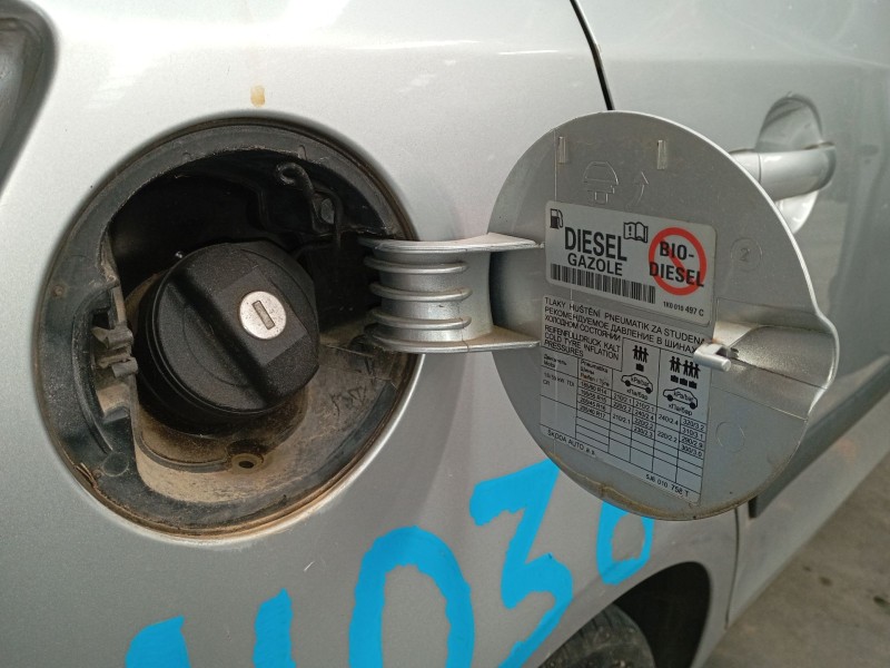 Recambio de tapa exterior combustible para skoda fabia ii (542) 1.6 tdi referencia OEM IAM   