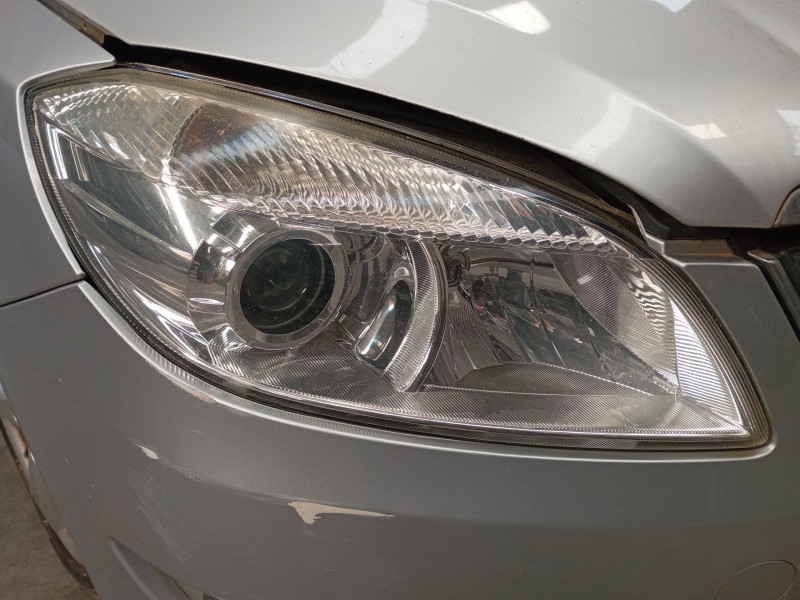 Recambio de faro derecho para skoda fabia ii (542) 1.6 tdi referencia OEM IAM   