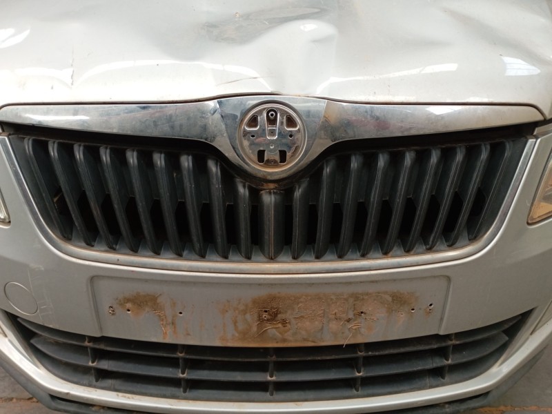 Recambio de rejilla delantera para skoda fabia ii (542) 1.6 tdi referencia OEM IAM   