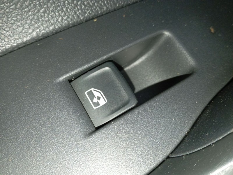 Recambio de mando elevalunas trasero izquierdo para volkswagen taigo (cs1) 1.0 tsi referencia OEM IAM   