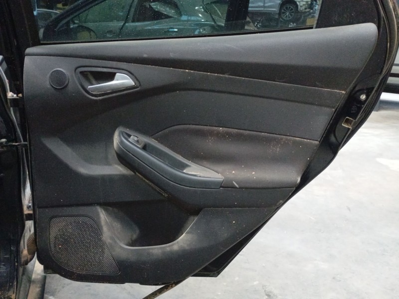 Recambio de guarnecido puerta trasera derecha para ford focus iii 1.6 tdci referencia OEM IAM   