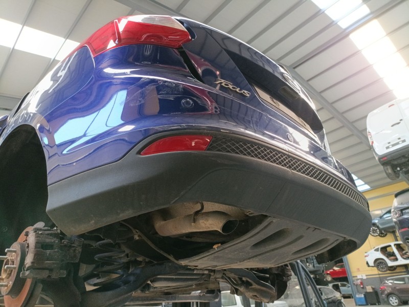 Recambio de paragolpes trasero para ford focus iii 1.6 tdci referencia OEM IAM   