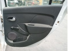 GUARNECIDO PUERTA TRASERA DERECHA 