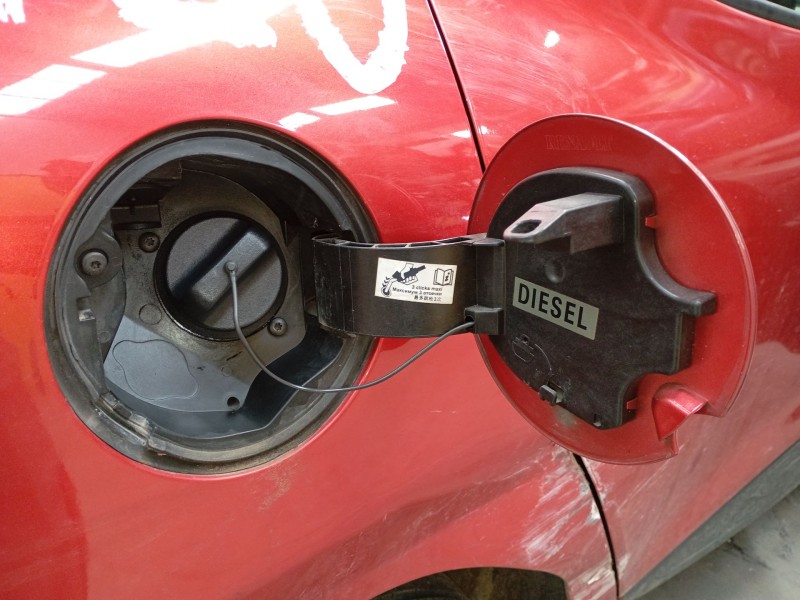 Recambio de tapa exterior combustible para renault clio iv (bh_) 1.5 dci 75 referencia OEM IAM   