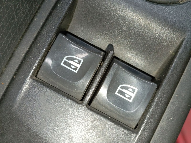 Recambio de mando elevalunas delantero izquierdo para renault clio iv (bh_) 1.5 dci 75 referencia OEM IAM   