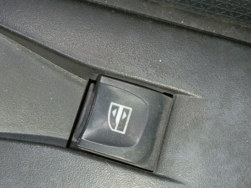 Recambio de mando elevalunas delantero derecho para renault clio iv (bh_) 1.5 dci 75 referencia OEM IAM   
