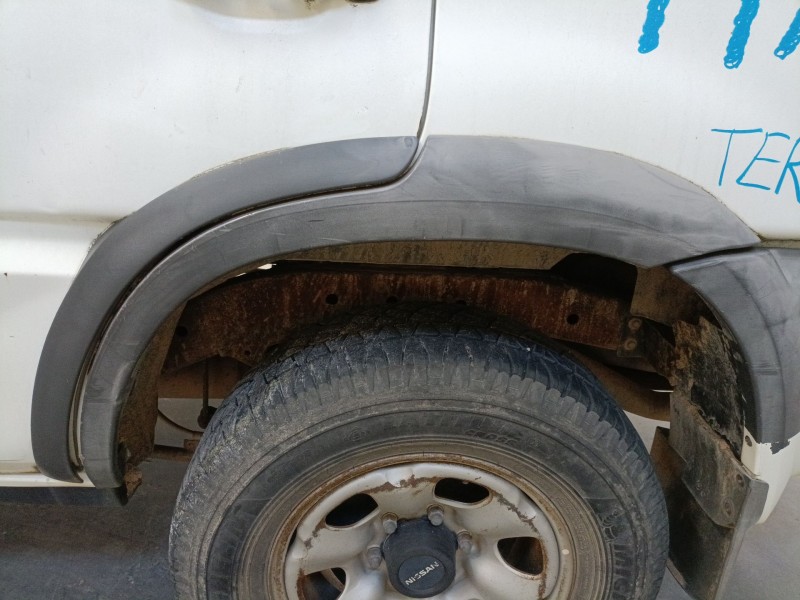 Recambio de aletin trasero izquierdo para nissan terrano ii (r20) 2.7 tdi 4wd referencia OEM IAM   