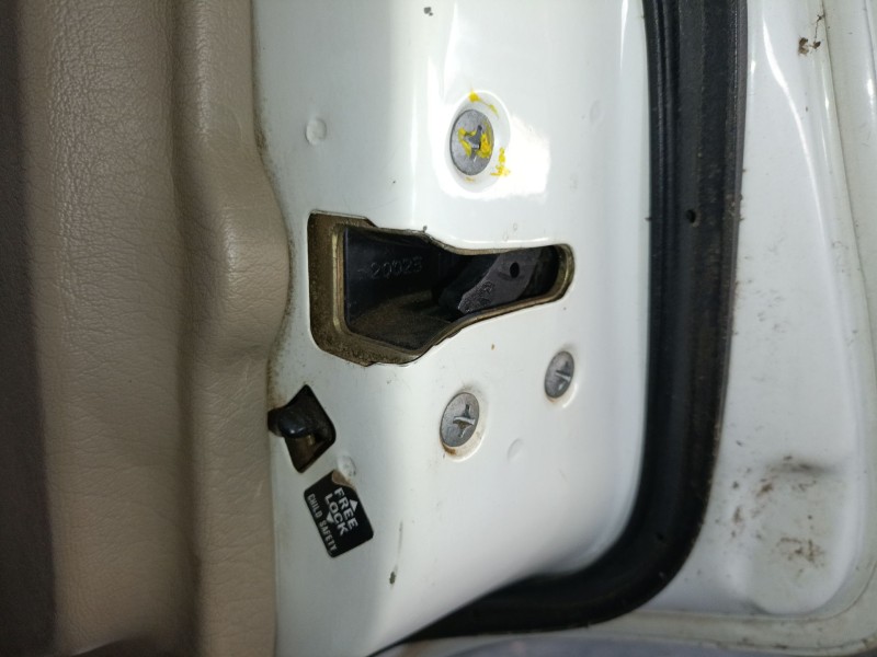 Recambio de cerradura puerta trasera derecha para nissan terrano ii (r20) 2.7 tdi 4wd referencia OEM IAM   