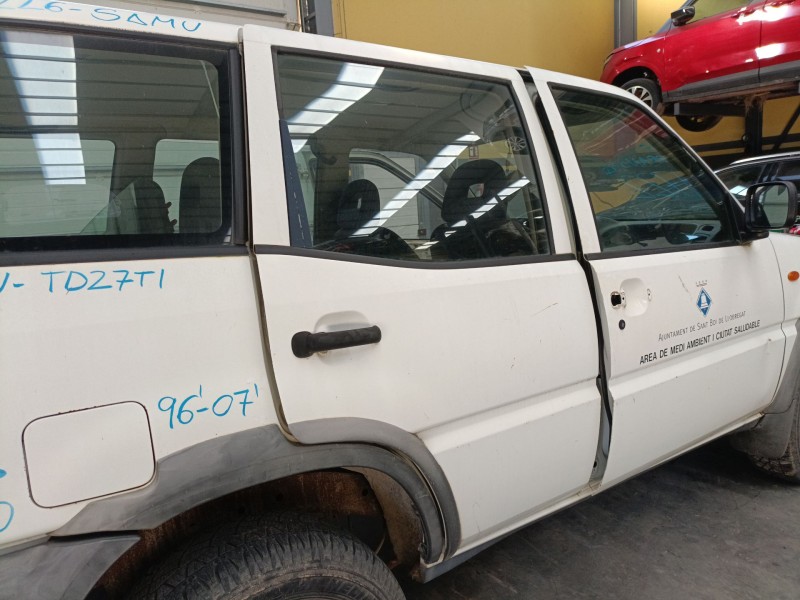 Recambio de puerta trasera derecha para nissan terrano ii (r20) 2.7 tdi 4wd referencia OEM IAM   
