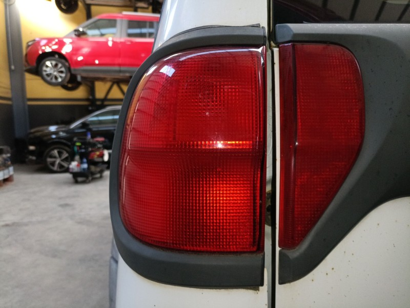 Recambio de piloto trasero izquierdo para nissan terrano ii (r20) 2.7 tdi 4wd referencia OEM IAM   