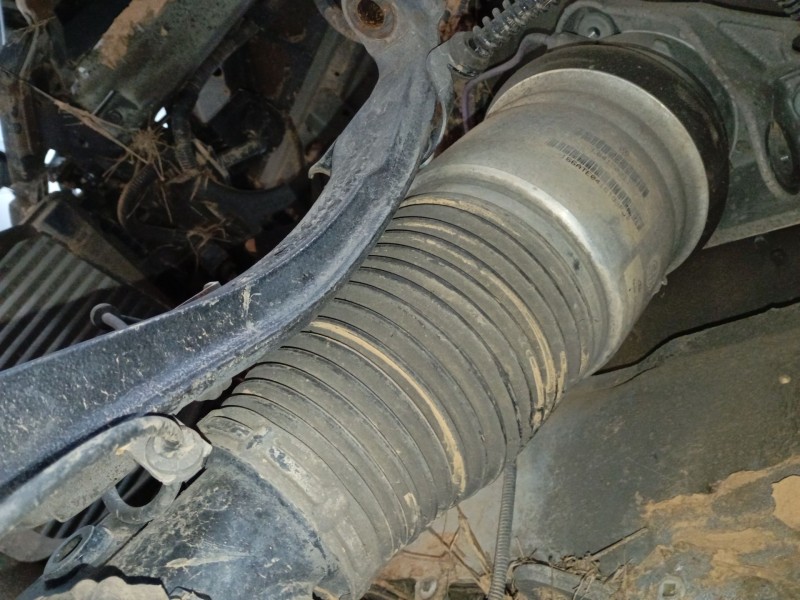 Recambio de amortiguador delantero izquierdo para volkswagen touareg (7la, 7l6, 7l7) 2.5 r5 tdi referencia OEM IAM 7L6412021T  