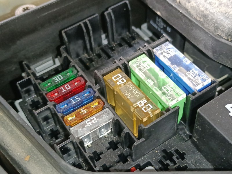 Recambio de caja reles / fusibles para volkswagen touareg (7la, 7l6, 7l7) 2.5 r5 tdi referencia OEM IAM   