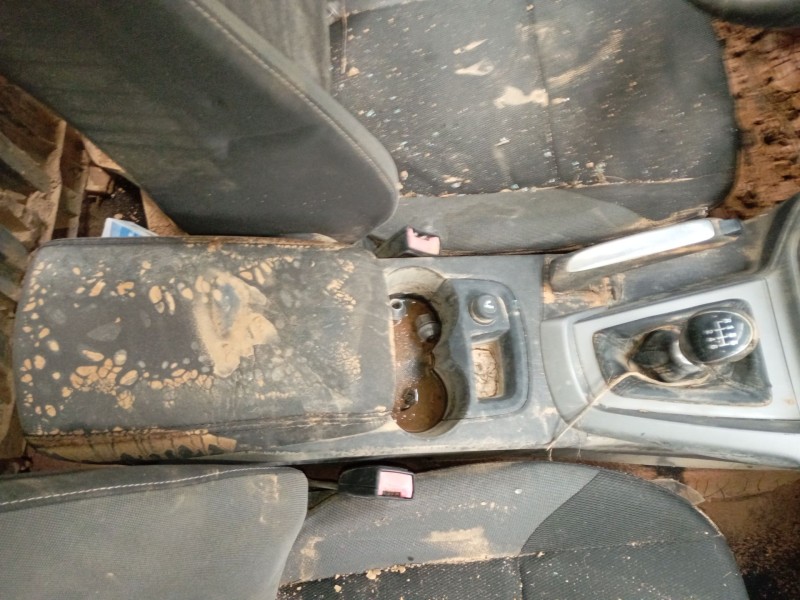 Recambio de consola central para ford focus iii 1.6 tdci referencia OEM IAM   