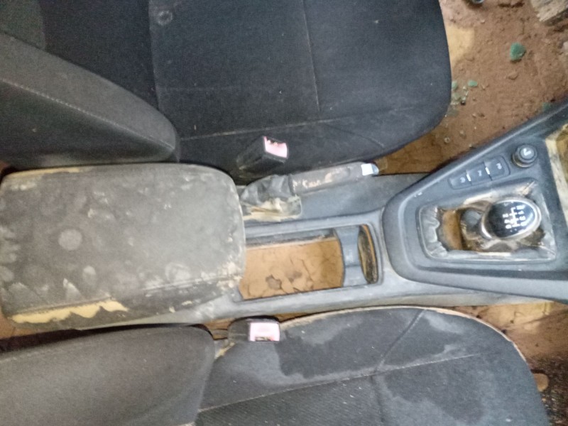 Recambio de consola central para ford focus iii 1.0 ecoboost referencia OEM IAM   