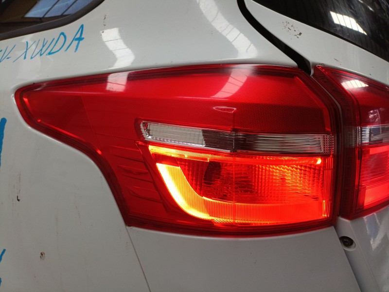 Recambio de piloto trasero izquierdo para ford focus iii turnier 1.5 tdci referencia OEM IAM   