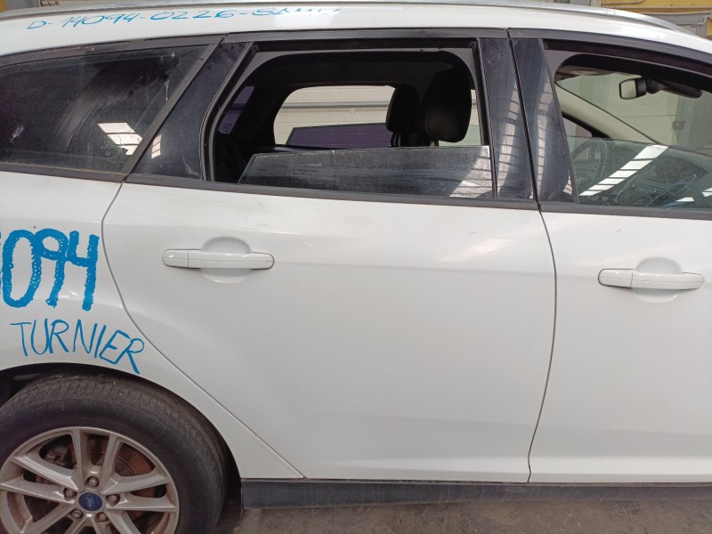 Recambio de puerta trasera derecha para ford focus iii turnier 1.5 tdci referencia OEM IAM   