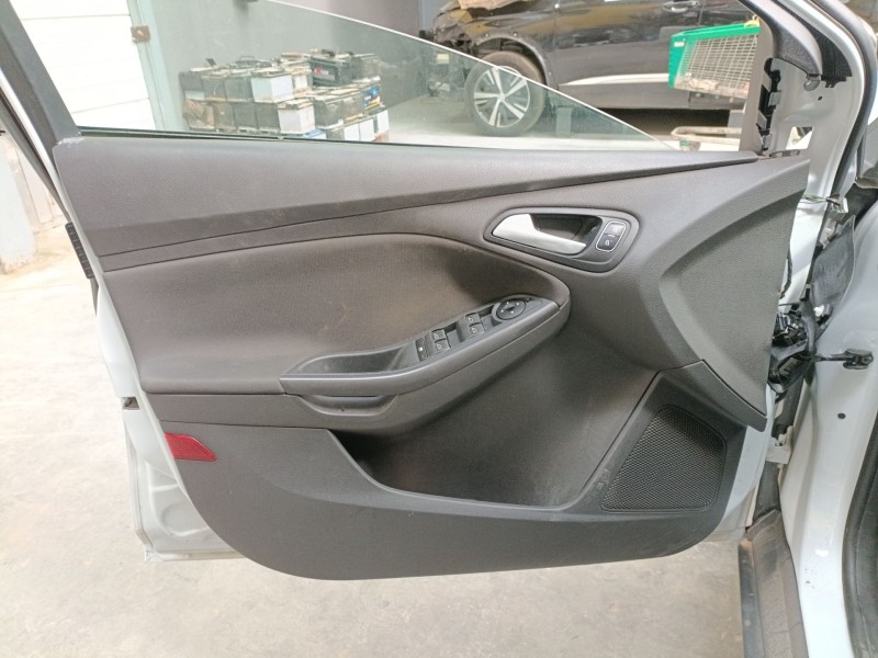 Recambio de guarnecido puerta delantera izquierda para ford focus iii turnier 1.5 tdci referencia OEM IAM   