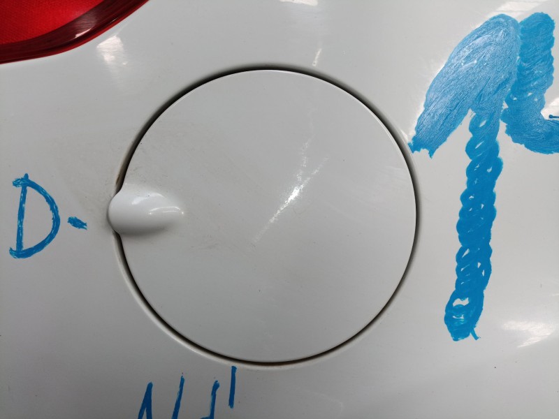 Recambio de tapa exterior combustible para ford focus iii turnier 1.5 tdci referencia OEM IAM   