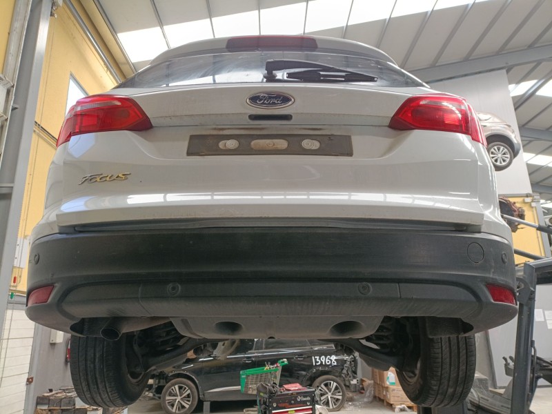 Recambio de paragolpes trasero para ford focus iii turnier 1.5 tdci referencia OEM IAM   