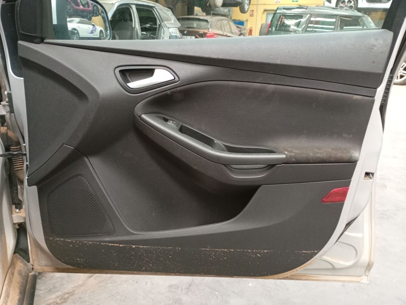Recambio de guarnecido puerta delantera derecha para ford focus iii turnier 1.6 ti referencia OEM IAM   