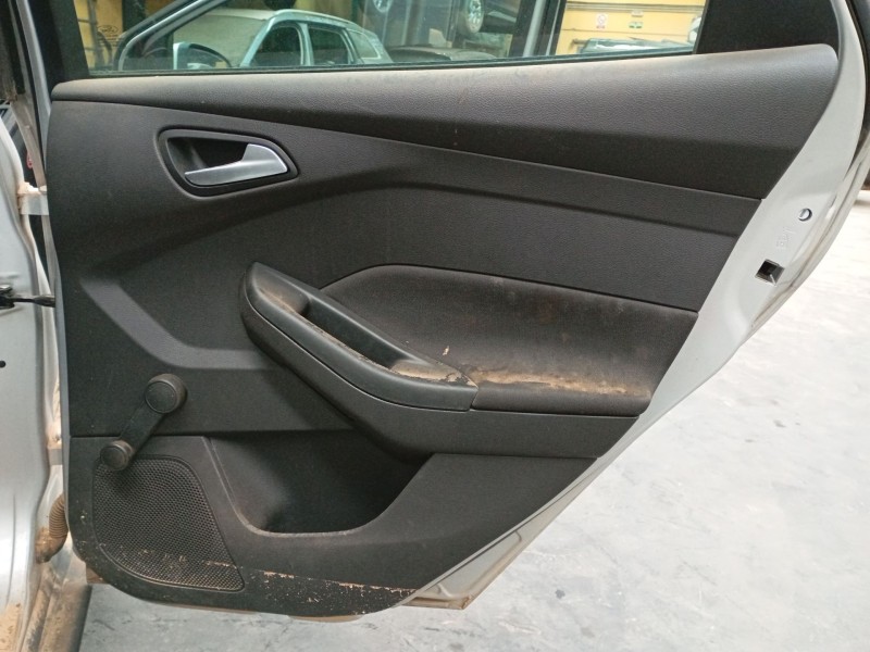 Recambio de guarnecido puerta trasera derecha para ford focus iii turnier 1.6 ti referencia OEM IAM   