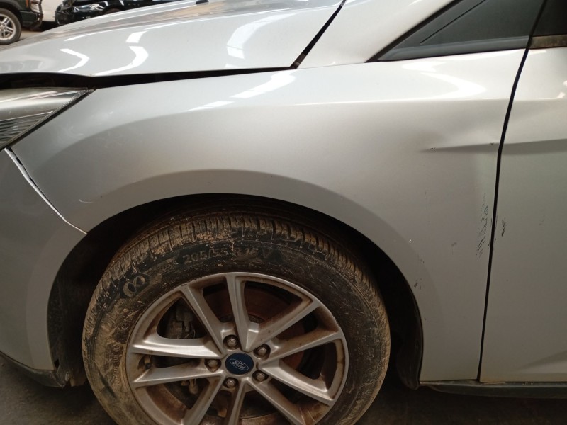 Recambio de aleta delantera izquierda para ford focus iii turnier 1.6 ti referencia OEM IAM   