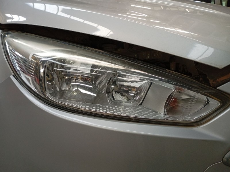 Recambio de faro derecho para ford focus iii turnier 1.6 ti referencia OEM IAM   