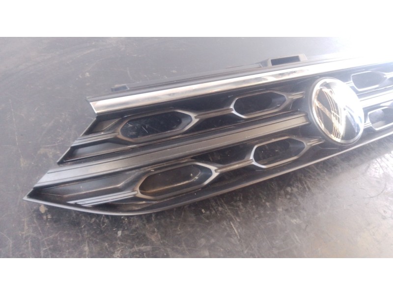 Recambio de rejilla delantera para volkswagen t-roc (a11, d11) 1.5 tsi referencia OEM IAM   