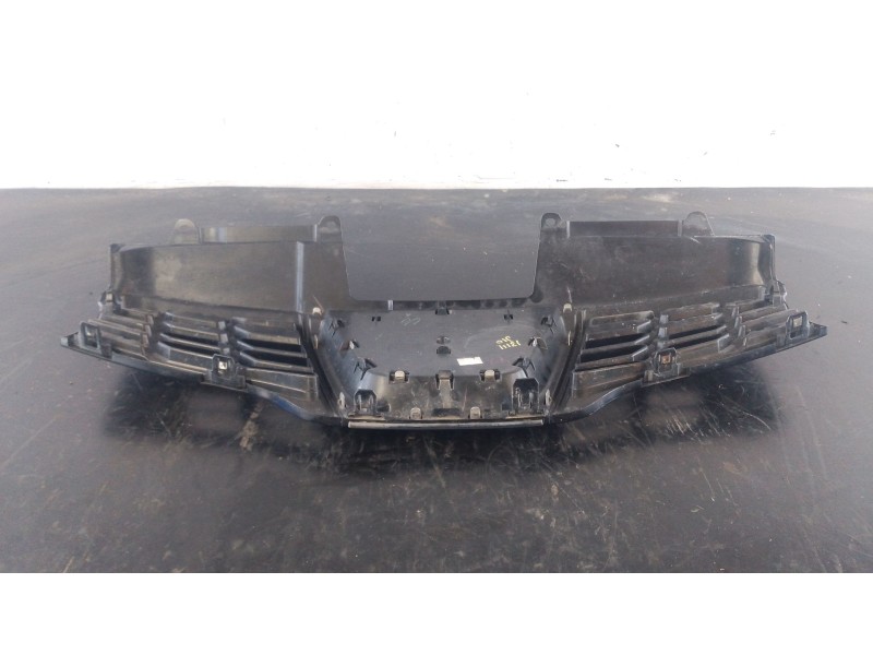 Recambio de rejilla delantera para nissan qashqai qashqai j10 referencia OEM IAM   
