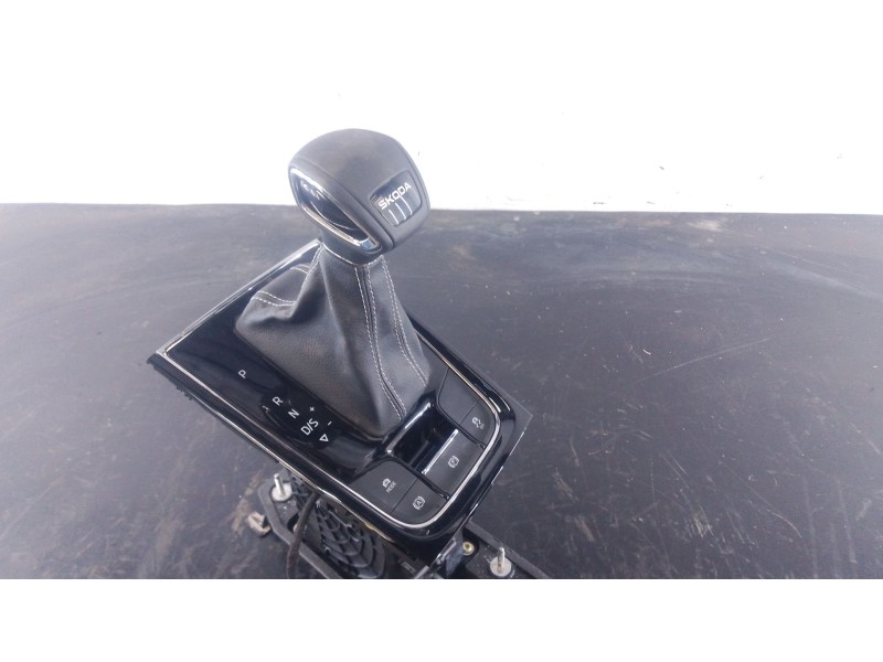 Recambio de palanca cambio para skoda karoq (nu7, nd7) 1.5 tsi referencia OEM IAM 5Q1713059H  