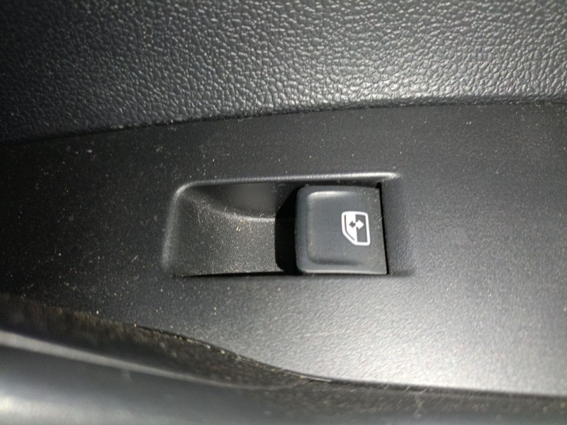 Recambio de mando elevalunas trasero derecho para volkswagen taigo (cs1) 1.0 tsi referencia OEM IAM   