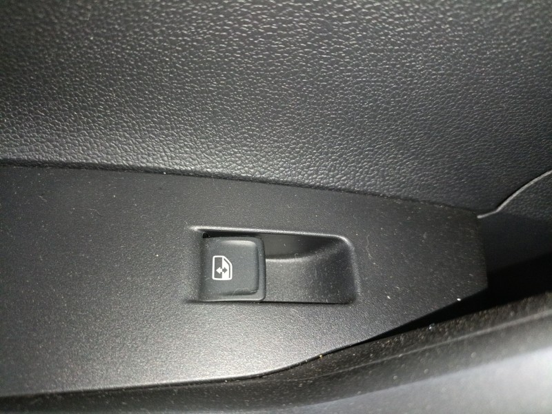 Recambio de mando elevalunas trasero izquierdo para volkswagen taigo (cs1) 1.0 tsi referencia OEM IAM   
