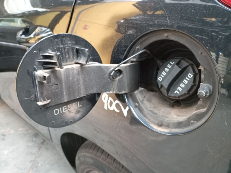 Recambio de tapa exterior combustible para kia cee´d (jd) 1.4 crdi 90 referencia OEM IAM   