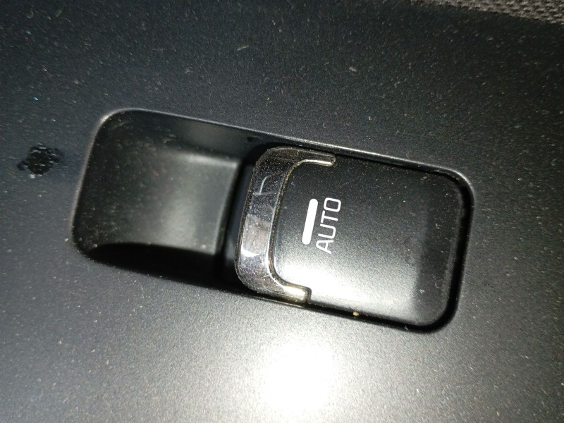 Recambio de mando elevalunas delantero derecho para kia cee´d (jd) 1.4 crdi 90 referencia OEM IAM   