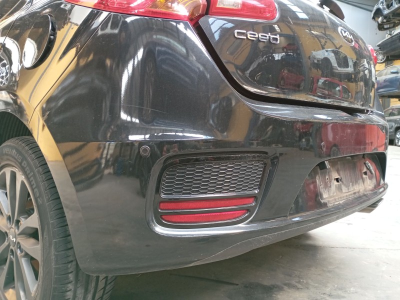 Recambio de paragolpes trasero para kia cee´d (jd) 1.4 crdi 90 referencia OEM IAM   