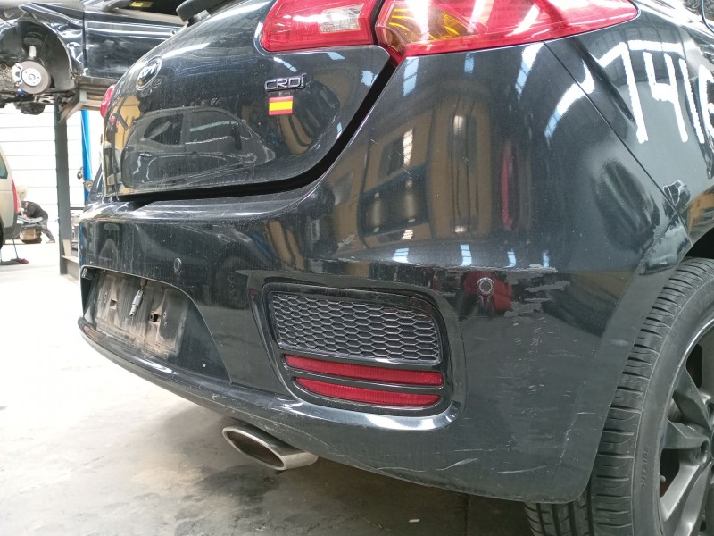 Recambio de paragolpes trasero para kia cee´d (jd) 1.4 crdi 90 referencia OEM IAM   