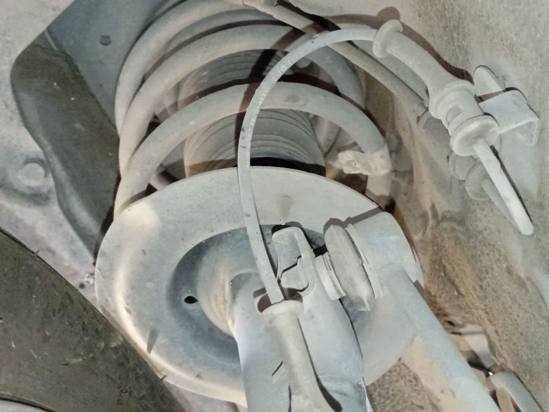 Recambio de amortiguador delantero izquierdo para kia cee´d (jd) 1.4 crdi 90 referencia OEM IAM   