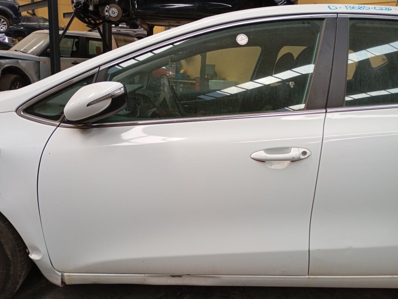 Recambio de puerta delantera izquierda para kia cee´d (jd) 1.6 crdi 128 referencia OEM IAM   