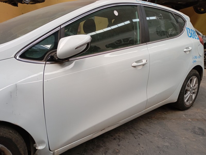 Recambio de puerta delantera izquierda para kia cee´d (jd) 1.6 crdi 128 referencia OEM IAM   