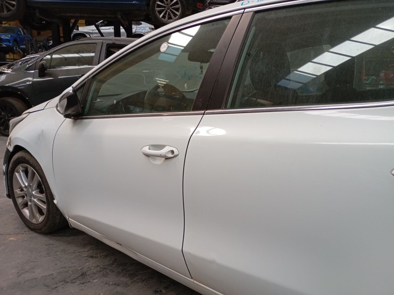 Recambio de puerta delantera izquierda para kia cee´d (jd) 1.6 crdi 128 referencia OEM IAM   