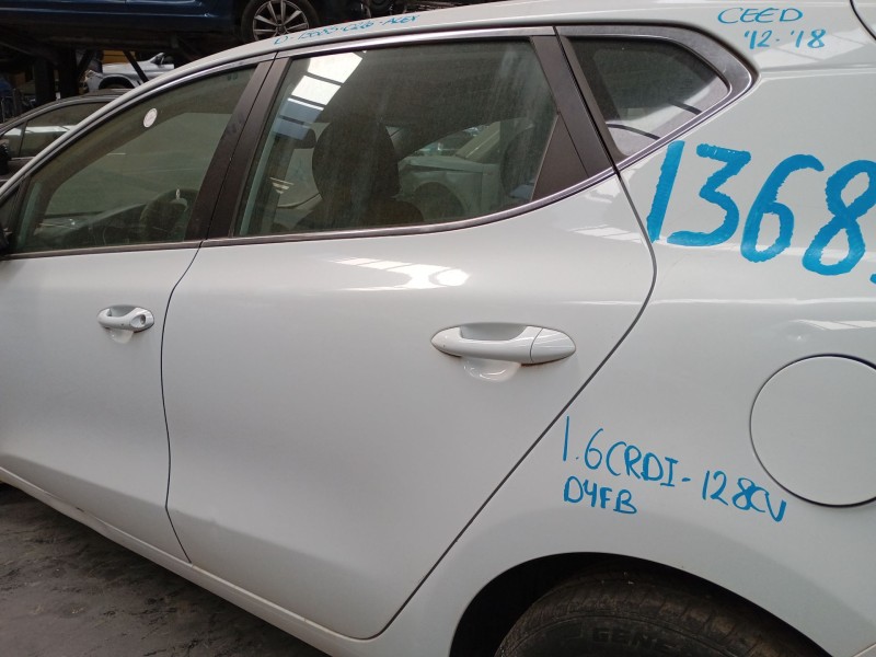 Recambio de puerta trasera izquierda para kia cee´d (jd) 1.6 crdi 128 referencia OEM IAM   