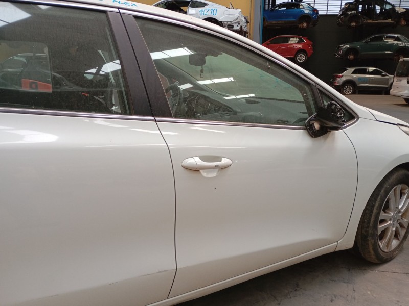 Recambio de puerta delantera derecha para kia cee´d (jd) 1.6 crdi 128 referencia OEM IAM   