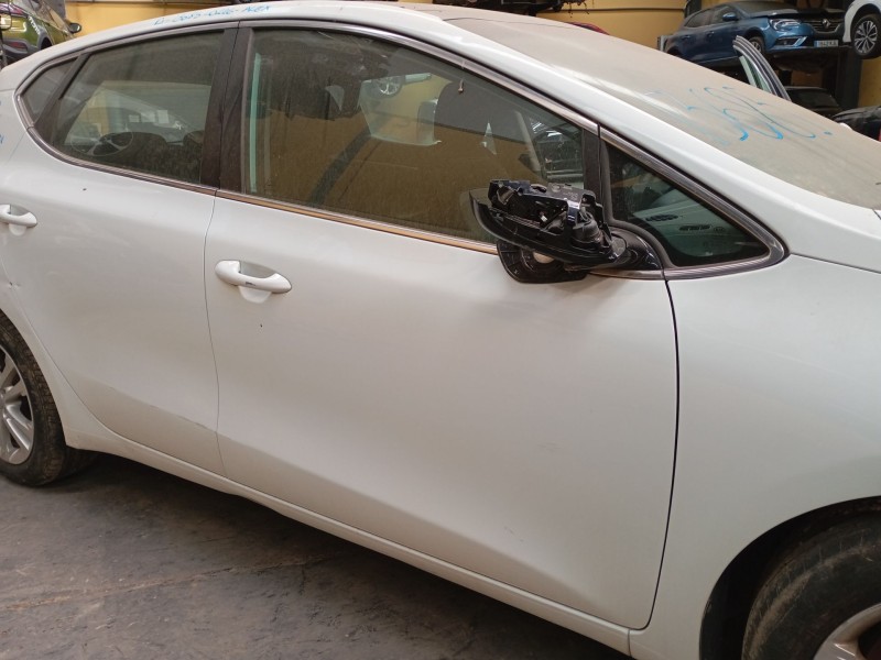 Recambio de puerta delantera derecha para kia cee´d (jd) 1.6 crdi 128 referencia OEM IAM   