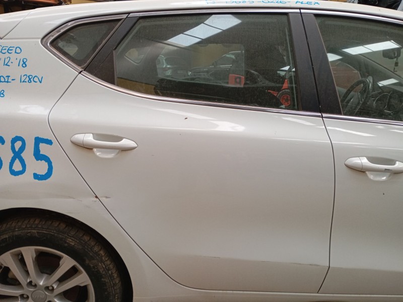 Recambio de puerta trasera derecha para kia cee´d (jd) 1.6 crdi 128 referencia OEM IAM   