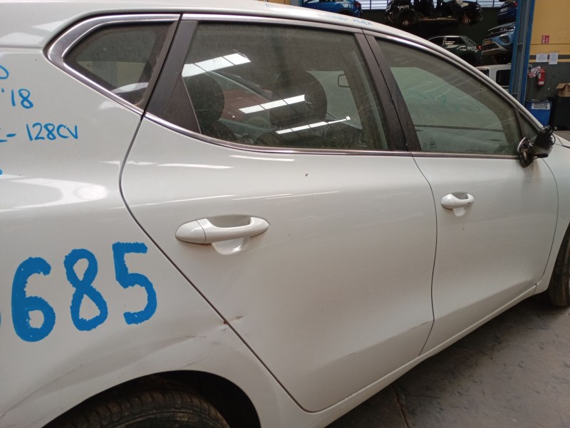 Recambio de puerta trasera derecha para kia cee´d (jd) 1.6 crdi 128 referencia OEM IAM   