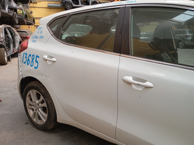 Recambio de puerta trasera derecha para kia cee´d (jd) 1.6 crdi 128 referencia OEM IAM   