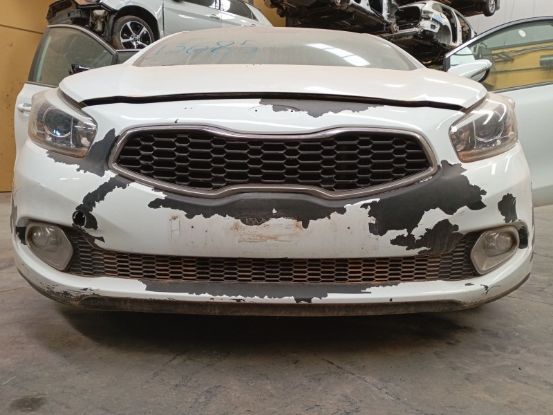 Recambio de paragolpes delantero para kia cee´d (jd) 1.6 crdi 128 referencia OEM IAM   